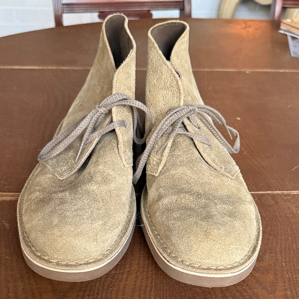Clark’s Men's Suede Desert Boots Size 9 - like new